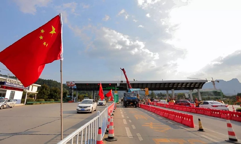 國慶節快樂，向祖國致敬！